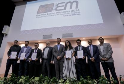 Galardonan a los ganadores del Premio Eliseo Mendoza 2024