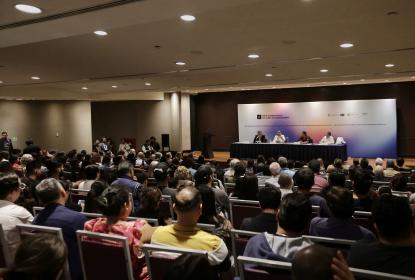 Debaten sobre el “poder del pueblo” en la FIL Guadalajara
