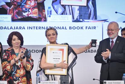 Carmen Beatriz López-Portillo Romo recibe el Homenaje al Bibliófilo en FIL 2024