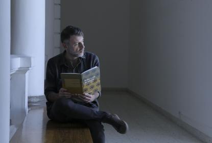 Reflexiones de vida y muerte en “Notas a pie de página. Crónicas para releer”