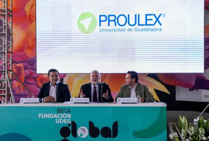 Alumnos sobresalientes reciben beca para aprender y dominar el idioma inglés 