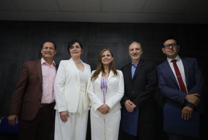 Rectora General Karla Planter Pérez entrega nombramientos a directores de Hospitales Civiles