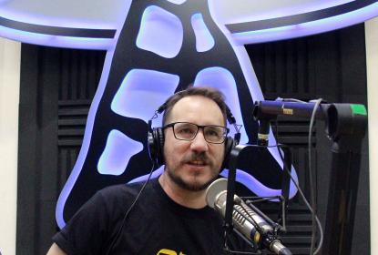 Rockología: la pasión por el rock y la radio de Julio Ríos