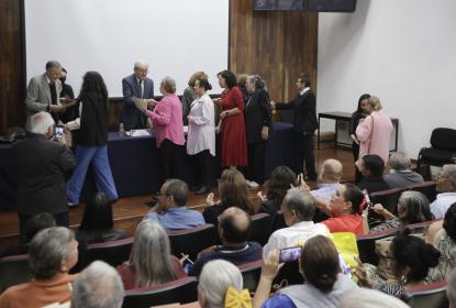 Reciben constancias 328 adultos mayores inscritos en el ciclo 2025 A del SUAM 