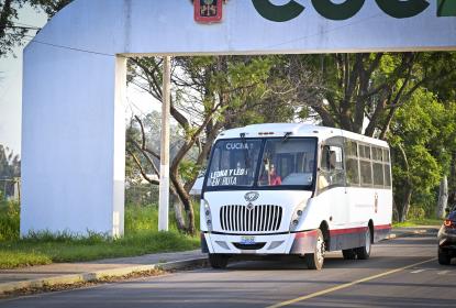 Lanza CUCBA “Leona y León en ruta”, programa de transporte escolar gratuito