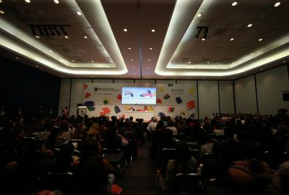 Amin Maalouf reflexiona, ante mil jóvenes, sobre el futuro