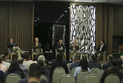 Especialistas reflexionan acerca de la confianza, la democracia y las Instituciones en la FIL 2025