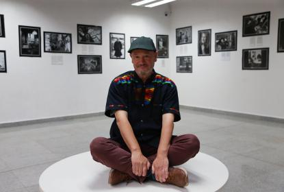 Fotógrafo barcelonés Kim Manresa, donó parte de su obra a la Biblioteca Pública “Juan José Arreola”