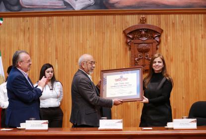 Leonardo Padura es reconocido como Doctor “Honoris causa” por la Universidad de Guadalajara 