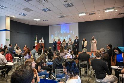 CUCEA promueve oferta académica y vinculación con empresas, durante Expo Posgrados 2023