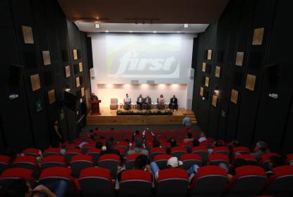 Presentan traducción de manual al español para profesionalizar la industria nacional de etiquetas