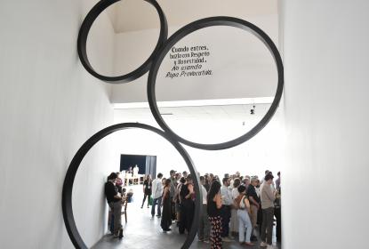 “Una gota de lluvia sobre el polvo”, el Legado Grodman florece en una nueva exposición