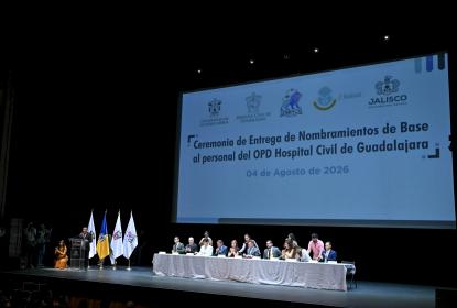 Rectora General entrega nombramientos de base a personal médico, técnico y de servicio del HCG