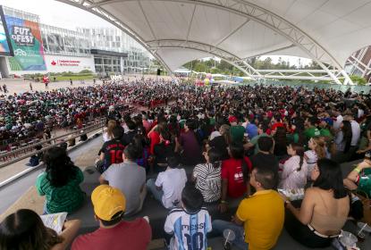 Aficionados disfrutan final del Mundial 2026 en el FutFest del CCU