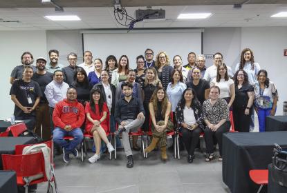 Capacitan a personal de comunicación de la Red Universitaria