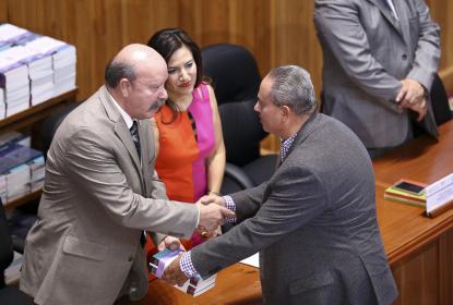 Presentan la segunda colección de poesía de "Hugo Gutiérrez Vega"