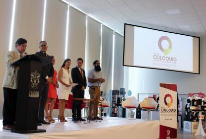 Estudiantes y egresados exponen problemas y soluciones del diseño