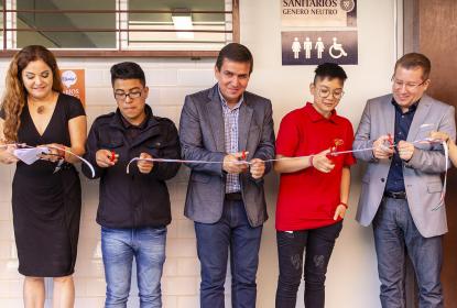Habilita la Preparatoria 6 dos sanitarios de género neutro
