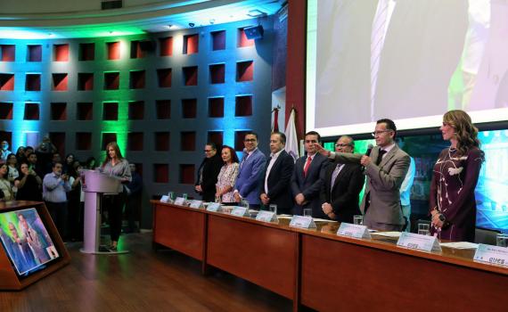 Rinde protesta doctor Eduardo Gómez Sánchez como nuevo Rector del CUCS