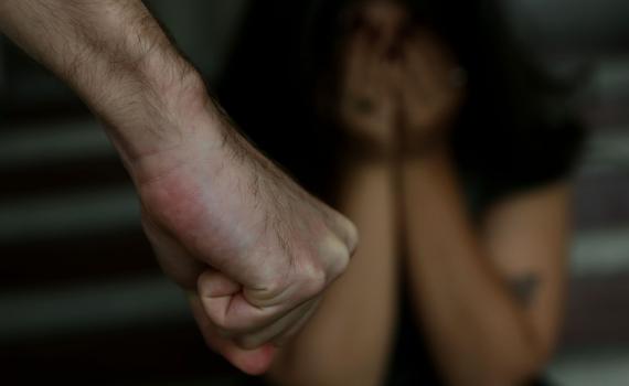 “Violencia vicaria”, un libro para entender esta forma de agresión contra las mujeres