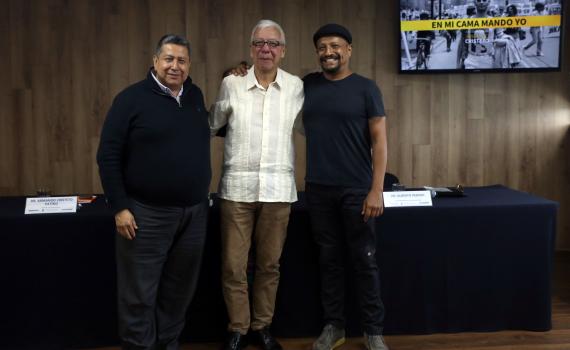 “En mi cama mando yo”: exposición fotográfica rescata la memoria de las primeras marchas de la comunidad LGBTIQ+ 