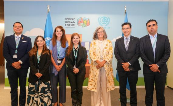 Karla Planter lleva la visión de la UdeG al debate mundial sobre vivienda
